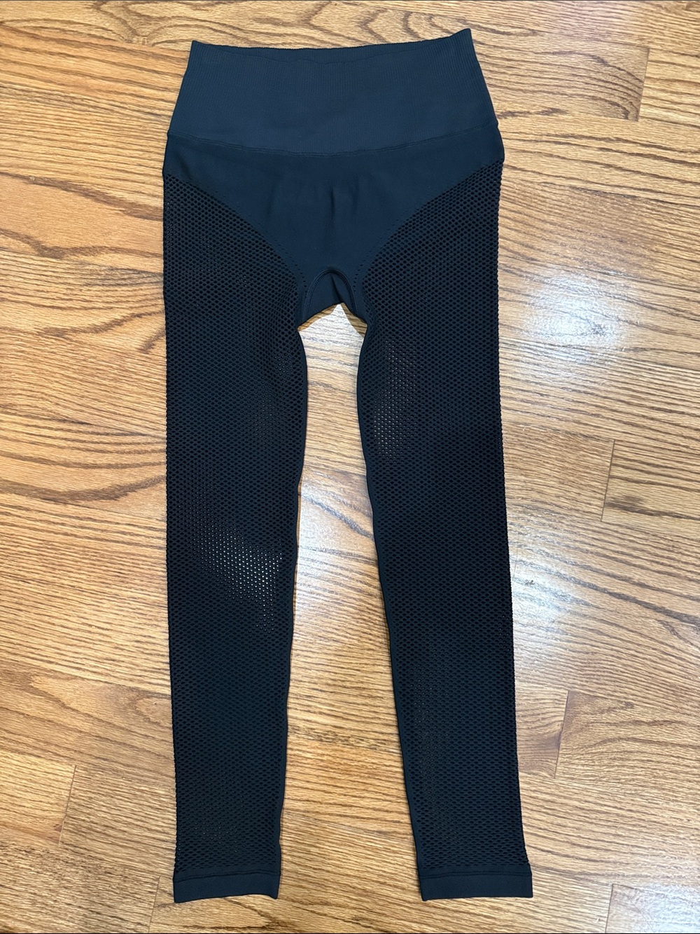 Alo Yoga Limitless Open Air Black Mesh 7/8 Leggings Estimated Small